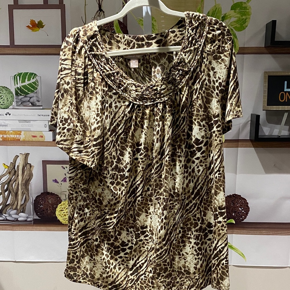 White Stag Brown Animal Print Short Sleeve Blouse XXL. Ptp is  25.